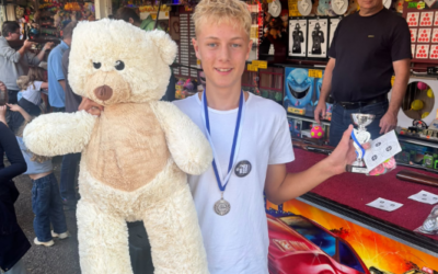 Lucas Noor de beste bij koningschieten op de kermis